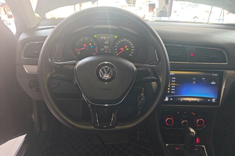 Used Volkswagen Lavida 2015 1.6L Automatic Comfort Edition Steering Wheel