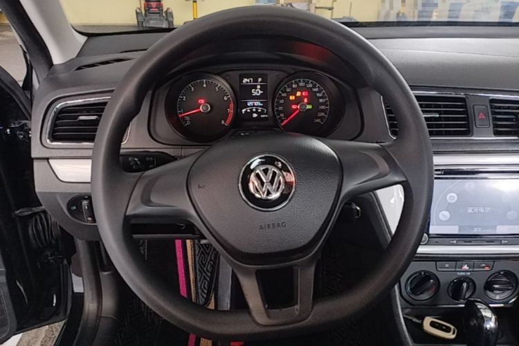 Used Volkswagen Lavida 2015 1.6L Automatic Fashion Edition Steering Wheel