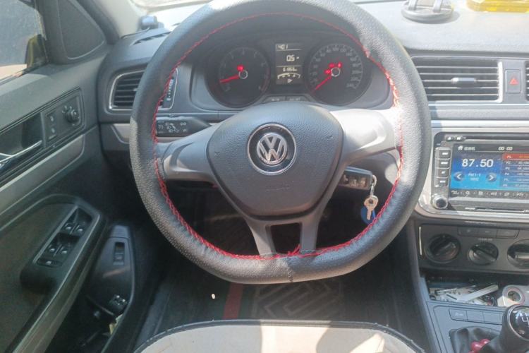 Used Volkswagen Lavida 2015 1.6L Manual Fashion Edition Steering Wheel