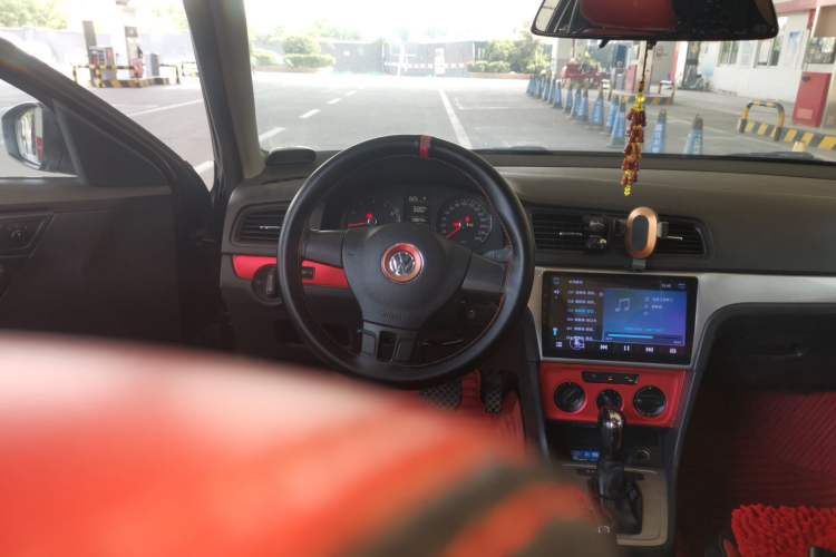 Used Volkswagen Lavida 2015 1.6L Automatic Fashion Edition Steering Wheel