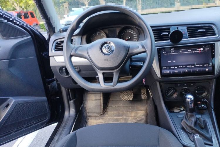 Used Volkswagen Lavida 2015 1.6L Automatic Fashion Edition Steering Wheel