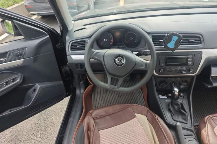 Used Volkswagen Lavida 2015 1.6L Automatic Fashion Edition Steering Wheel