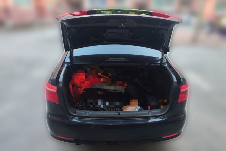 Used Volkswagen Lavida 2015 1.6L Automatic Fashion Edition Trunk