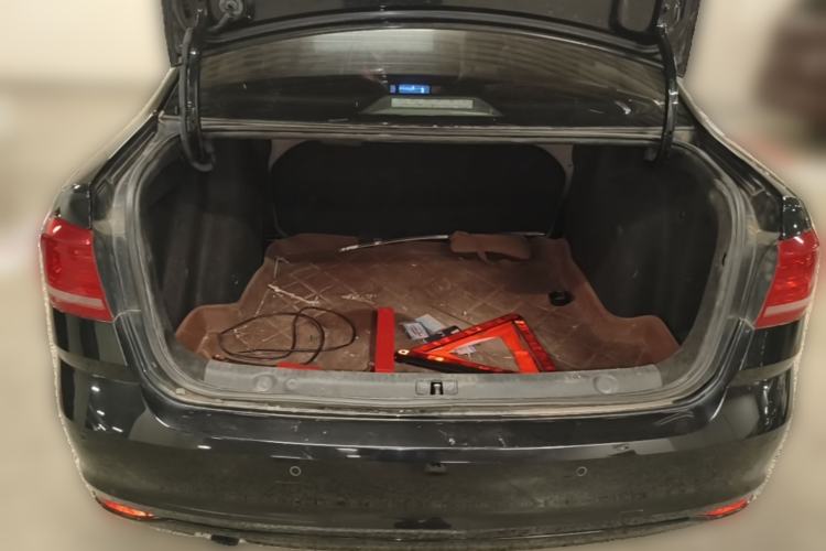 Used Volkswagen Lavida 2015 1.6L Manual Fashion Edition Trunk