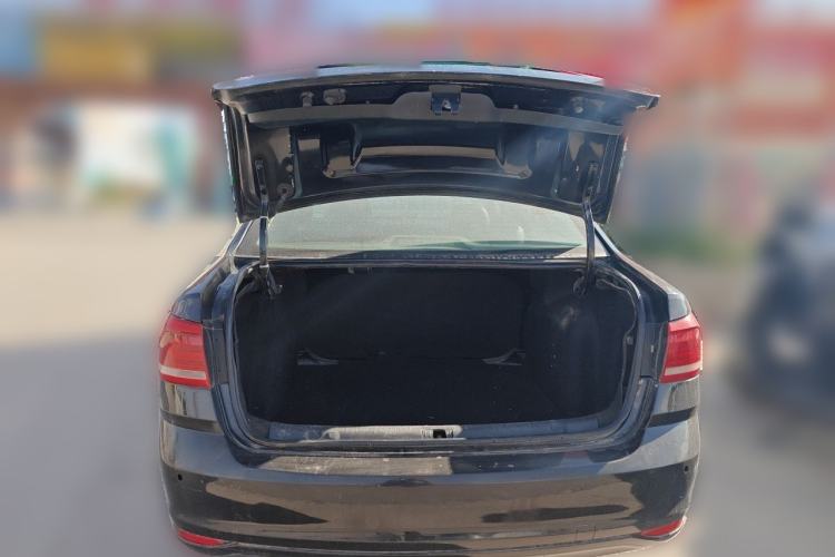 Used Volkswagen Lavida 2015 1.6L Manual Fashion Edition Trunk