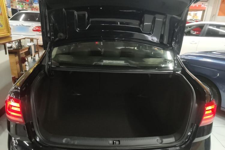 Used Volkswagen Lavida 2015 1.6L Automatic Comfort Edition Trunk