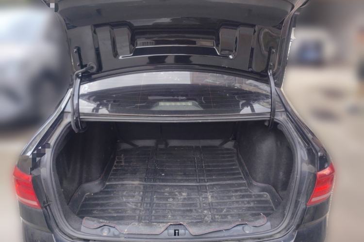 Used Volkswagen Lavida 2015 1.6L Automatic Comfort Edition Trunk