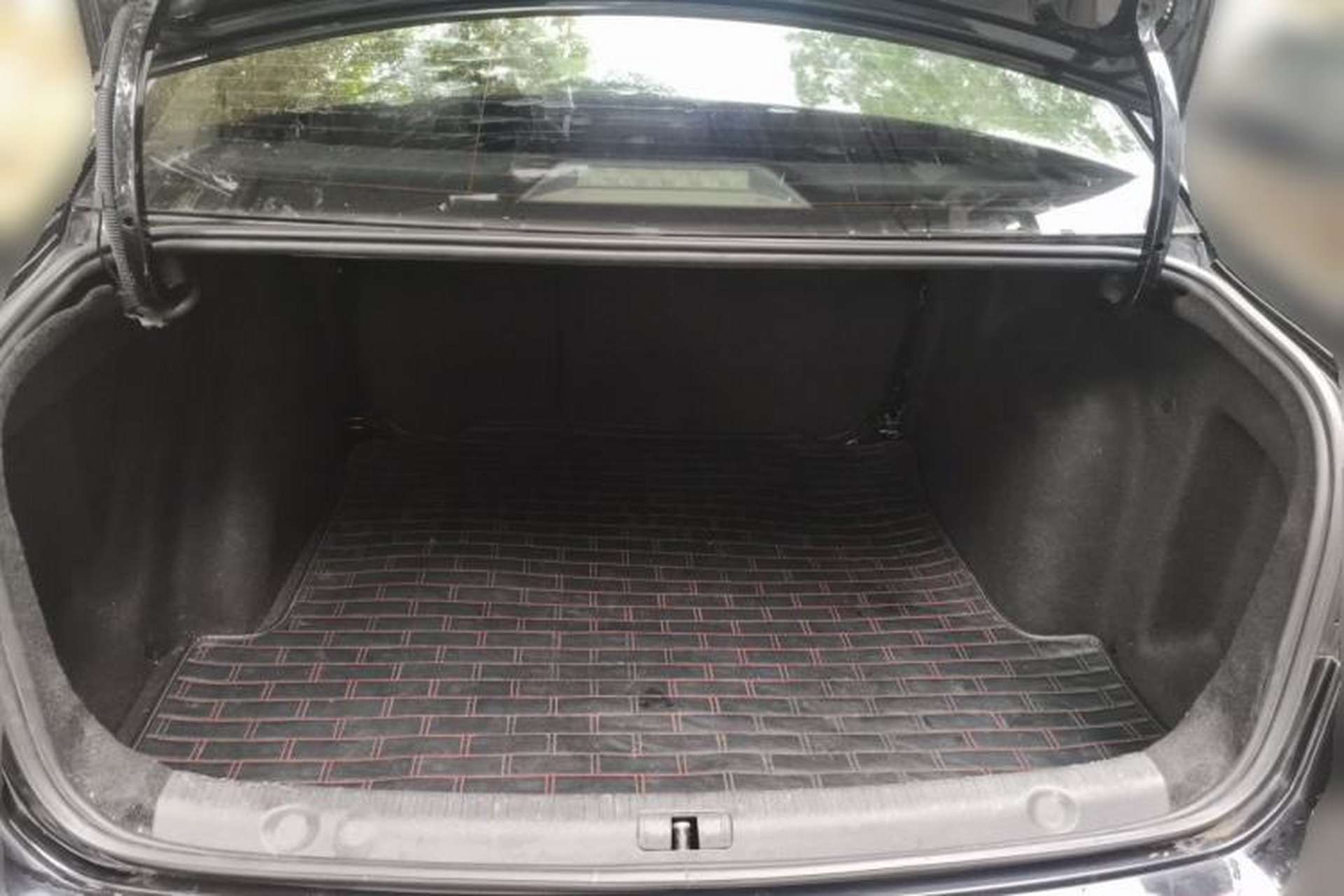 Used Volkswagen Lavida 2015 1.6L Manual Comfort Edition Trunk