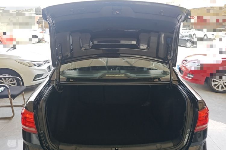 Used Volkswagen Lavida 2015 1.6L Automatic Comfort Edition Trunk