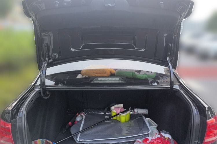 Used Volkswagen Lavida 2015 1.6L Automatic Fashion Edition Trunk