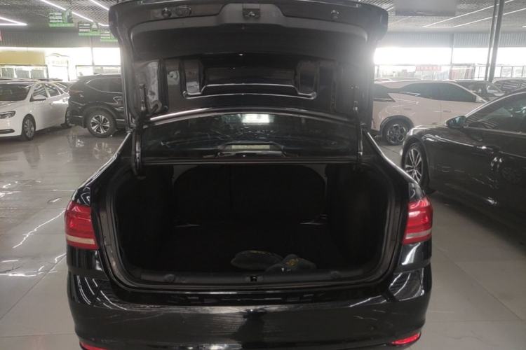 Used Volkswagen Lavida 2015 1.6L Automatic Comfort Edition Trunk