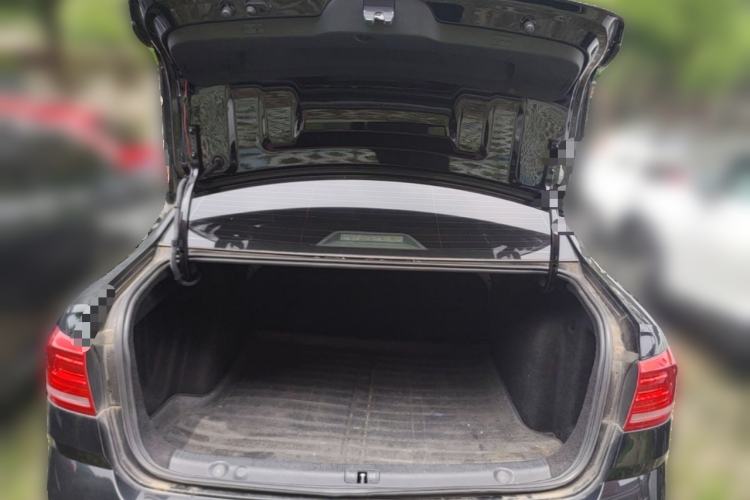 Used Volkswagen Lavida 2015 1.6L Manual Fashion Edition Trunk