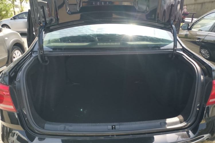 Used Volkswagen Lavida 2015 1.6L Manual Comfort Edition Trunk