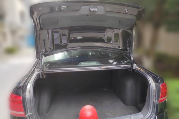 Used Volkswagen Lavida 2015 1.6L Manual Fashion Edition Trunk