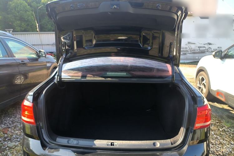 Used Volkswagen Lavida 2015 230TSI DSG Comfort Edition Trunk