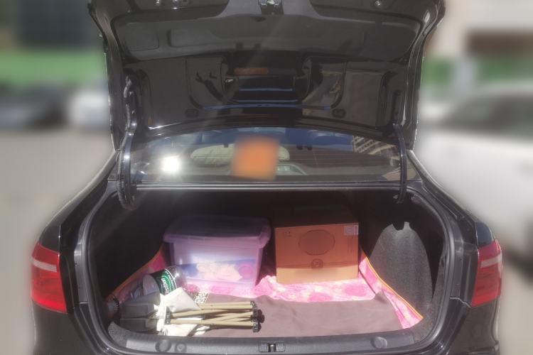 Used Volkswagen Lavida 2015 1.6L Automatic Fashion Edition Trunk