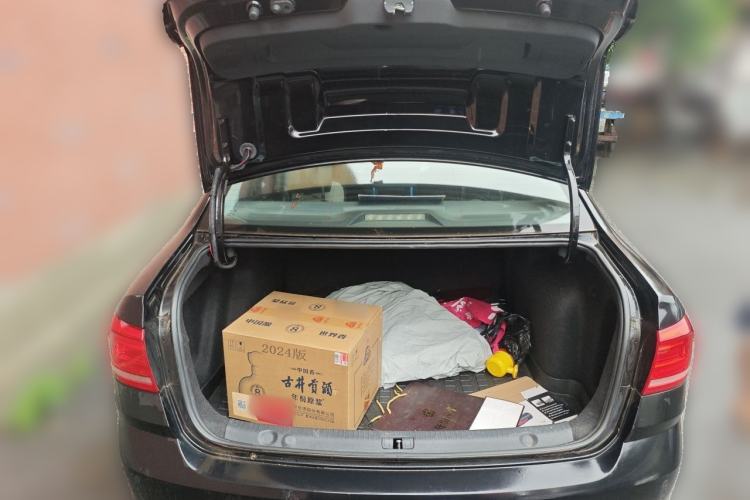 Used Volkswagen Lavida 2015 1.6L Manual Fashion Edition Trunk