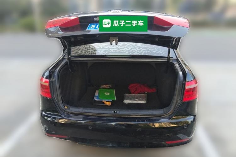 Used Volkswagen Lavida 2015 1.6L Automatic Fashion Edition Trunk