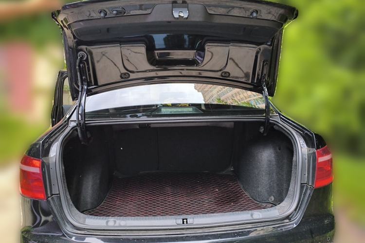 Used Volkswagen Lavida 2015 1.6L Automatic Comfort Edition Trunk