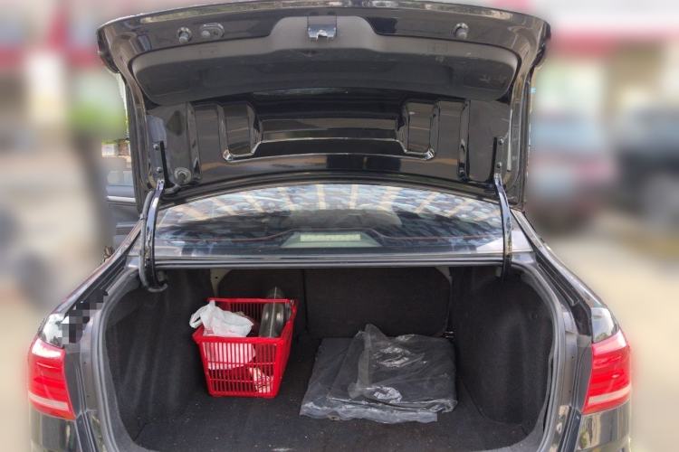 Used Volkswagen Lavida 2015 1.6L Manual Comfort Edition Trunk
