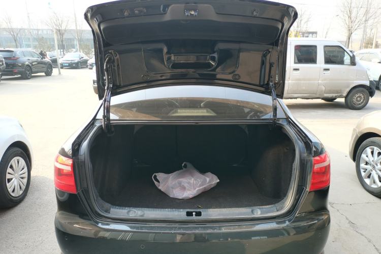 Used Volkswagen Lavida 2015 1.6L Automatic Comfort Edition Trunk