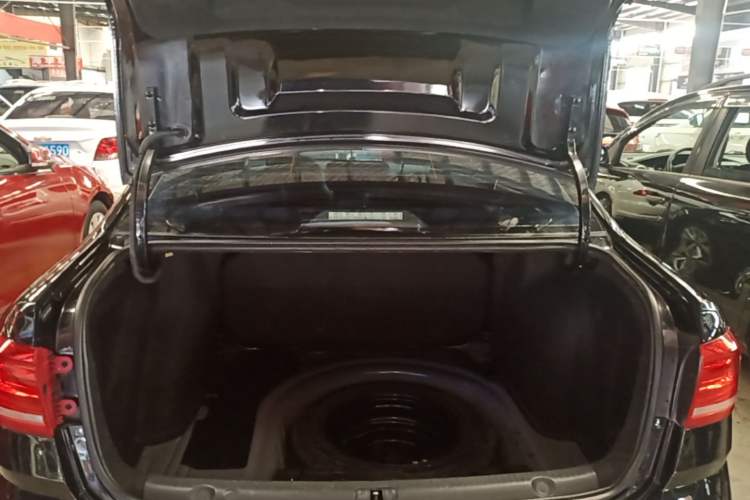 Used Volkswagen Lavida 2015 1.6L Automatic Comfort Edition Trunk
