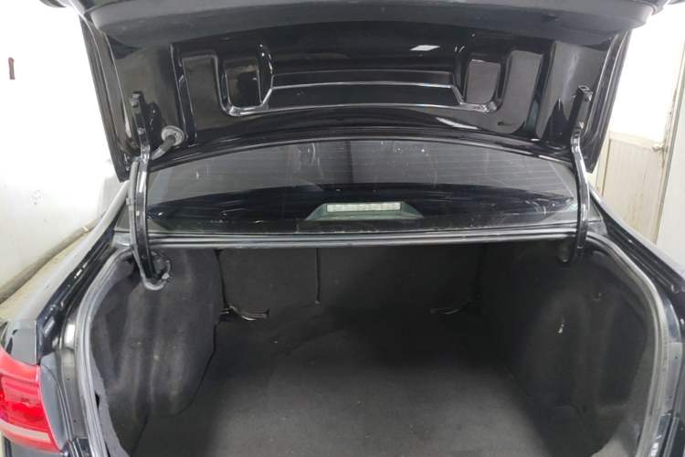 Used Volkswagen Lavida 2015 1.6L Automatic Comfort Edition Trunk