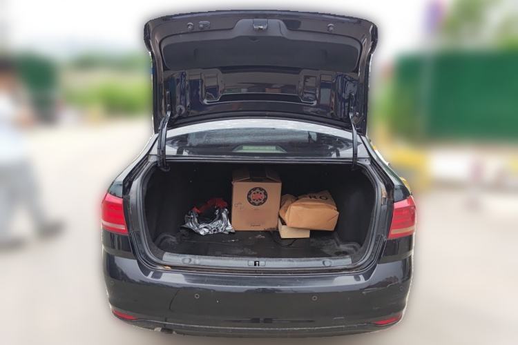 Used Volkswagen Lavida 2015 1.6L Manual Comfort Edition Trunk