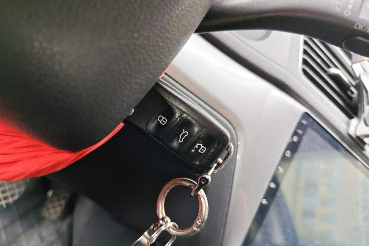 Used Volkswagen Lavida 2015 1.6L Automatic Comfort Edition Vehicle Key