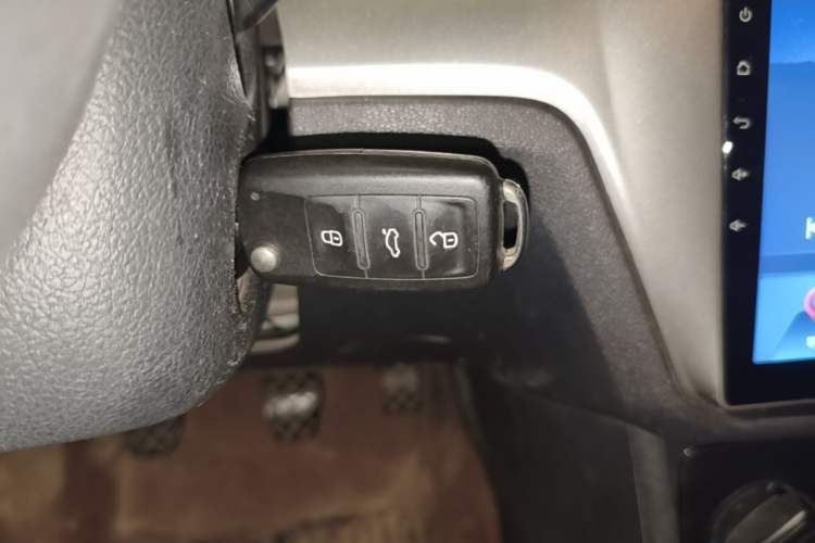 Used Volkswagen Lavida 2015 1.6L Manual Fashion Edition Vehicle Key