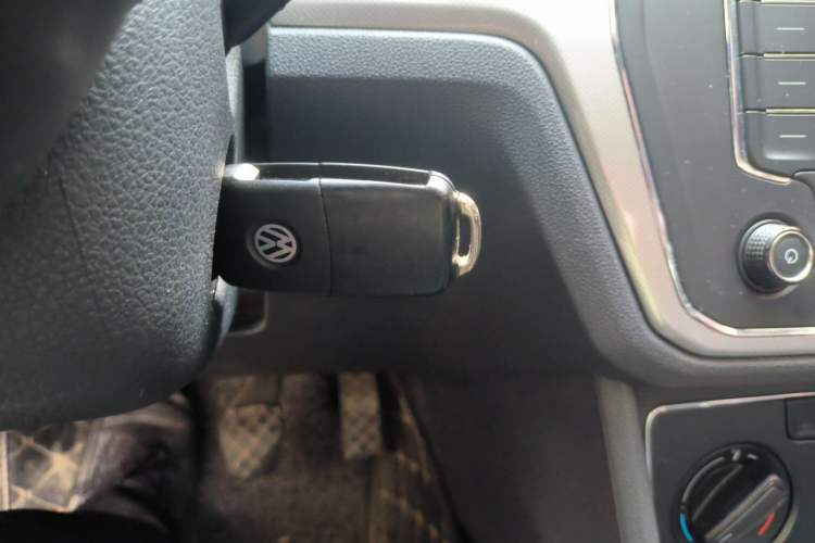 Used Volkswagen Lavida 2015 1.6L Manual Comfort Edition Vehicle Key