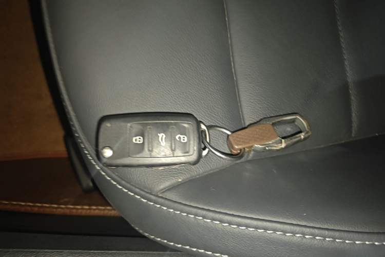Used Volkswagen Lavida 2015 1.6L Automatic Comfort Edition Vehicle Key