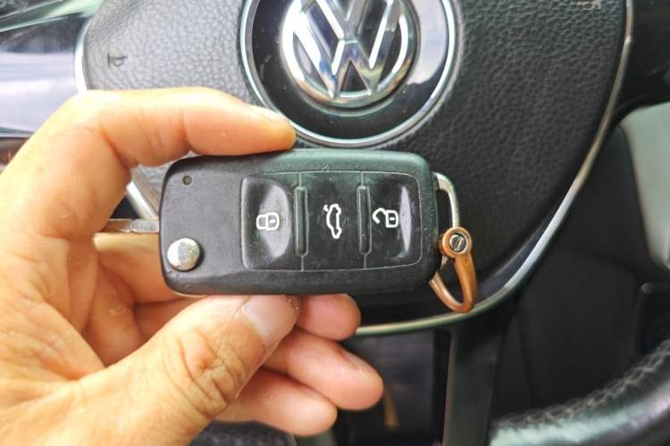 Used Volkswagen Lavida 2015 1.6L Manual Comfort Edition Vehicle Key