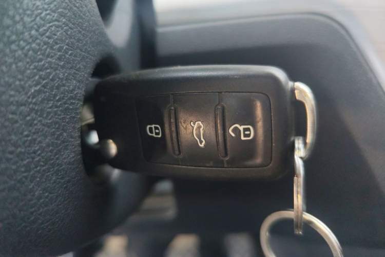 Used Volkswagen Lavida 2015 1.6L Manual Comfort Edition Vehicle Key