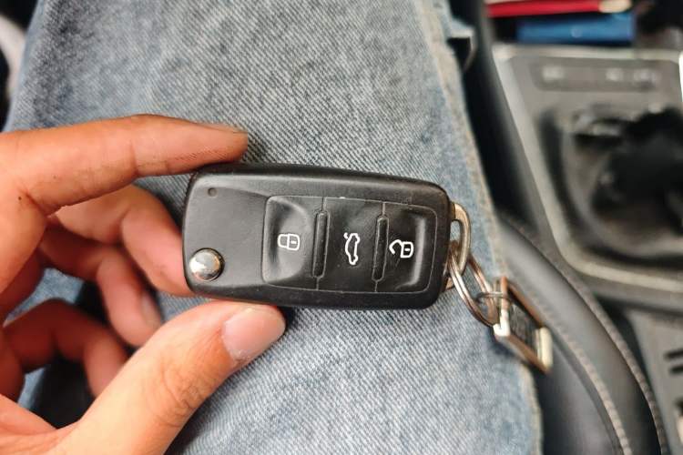 Used Volkswagen Lavida 2015 1.6L Manual Comfort Edition Vehicle Key