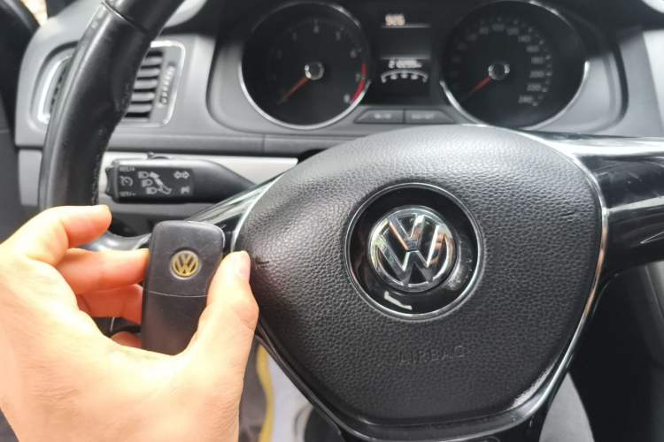 Used Volkswagen Lavida 2015 1.6L Manual Comfort Edition Vehicle Key