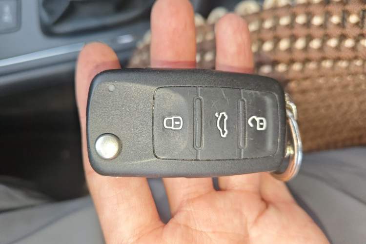 Used Volkswagen Lavida 2015 1.6L Manual Comfort Edition Vehicle Key