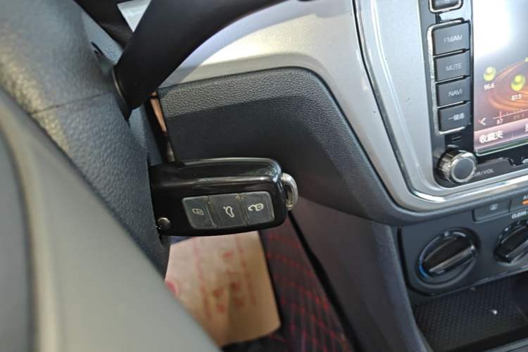 Used Volkswagen Lavida 2015 1.6L Automatic Fashion Edition Vehicle Key