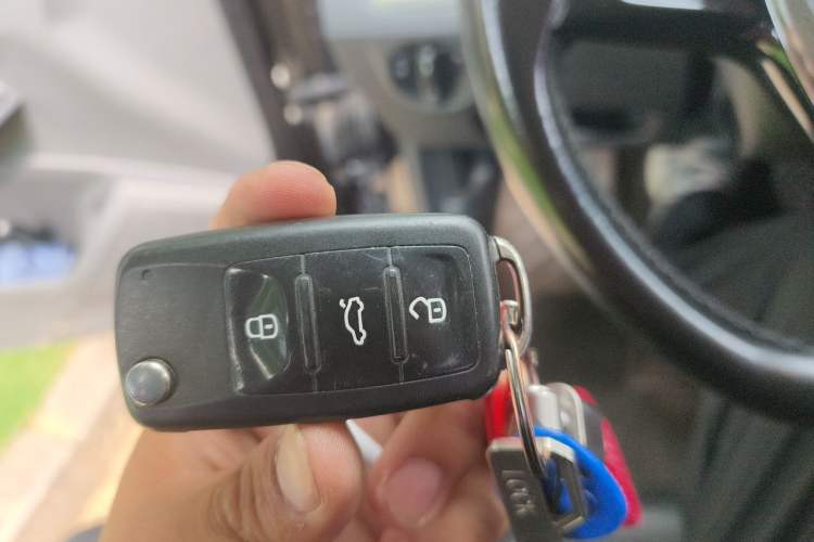 Used Volkswagen Lavida 2015 1.6L Manual Comfort Edition Vehicle Key