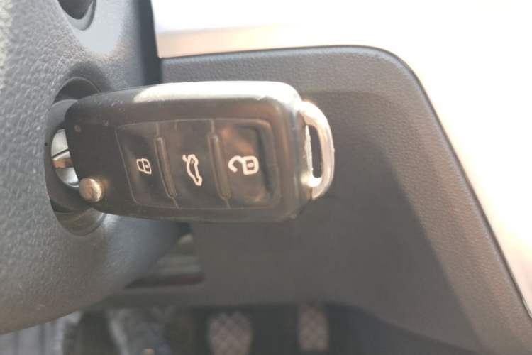 Used Volkswagen Lavida 2015 1.6L Manual Comfort Edition Vehicle Key