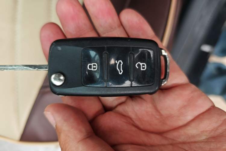 Used Volkswagen Lavida 2015 1.6L Automatic Fashion Edition Vehicle Key