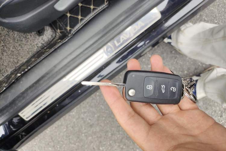 Used Volkswagen Lavida 2015 1.6L Automatic Comfort Edition Vehicle Key