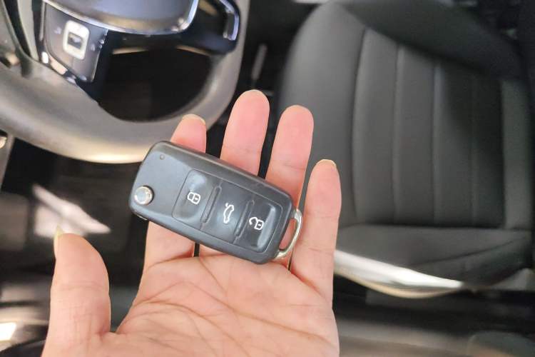 Used Volkswagen Lavida 2015 1.6L Automatic Fashion Edition Vehicle Key