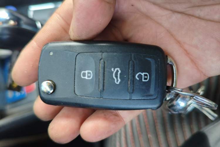 Used Volkswagen Lavida 2015 1.6L Automatic Comfort Edition Vehicle Key