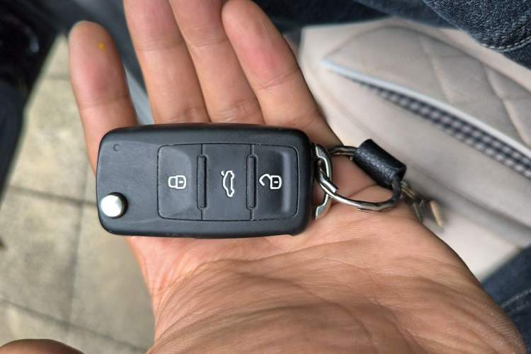 Used Volkswagen Lavida 2015 1.6L Automatic Comfort Edition Vehicle Key