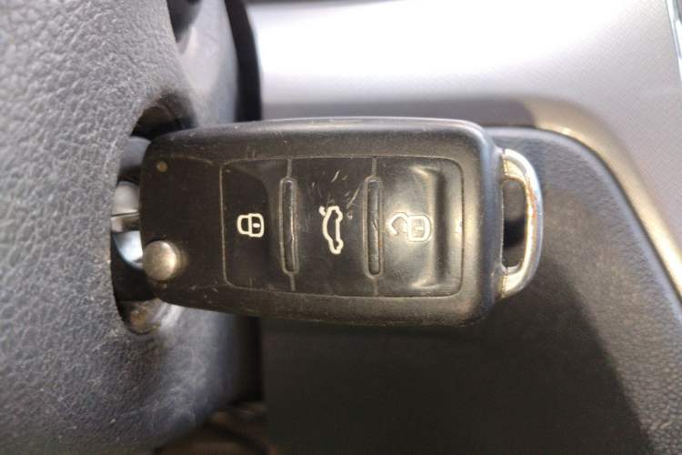 Used Volkswagen Lavida 2015 1.6L Manual Comfort Edition Vehicle Key