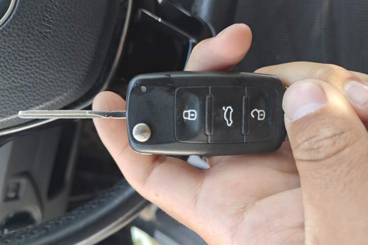 Used Volkswagen Lavida 2015 1.6L Manual Comfort Edition Vehicle Key