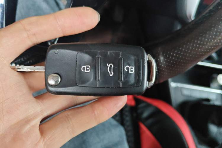 Used Volkswagen Lavida 2015 1.6L Manual Comfort Edition Vehicle Key