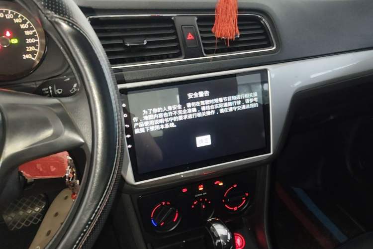 Used Volkswagen Lavida 2015 1.6L Automatic Fashion Edition Audio And AC Panel