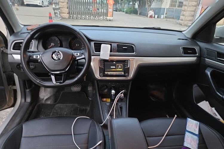 Used Volkswagen Lavida 2015 1.6L Automatic Fashion Edition Center Console